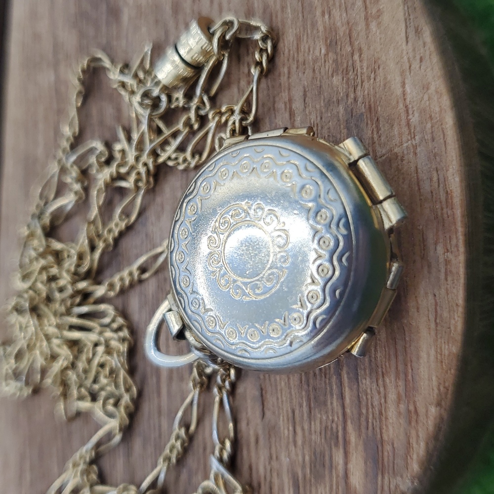 Coro Vintage 4 Framed Photo Locket Collectible Rare Necklace 42 Inch N3707 - Picture 3 of 3